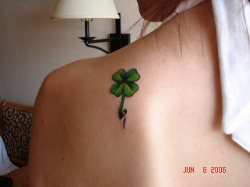 tatouage infini trefle