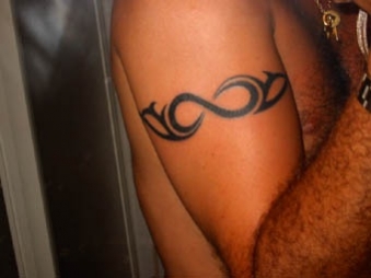 tatouage infini tribal