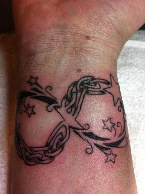 tatouage infini tribal