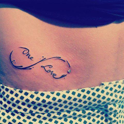 tatouage infini ventre