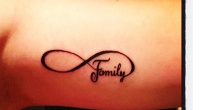 tatouage infinity family love