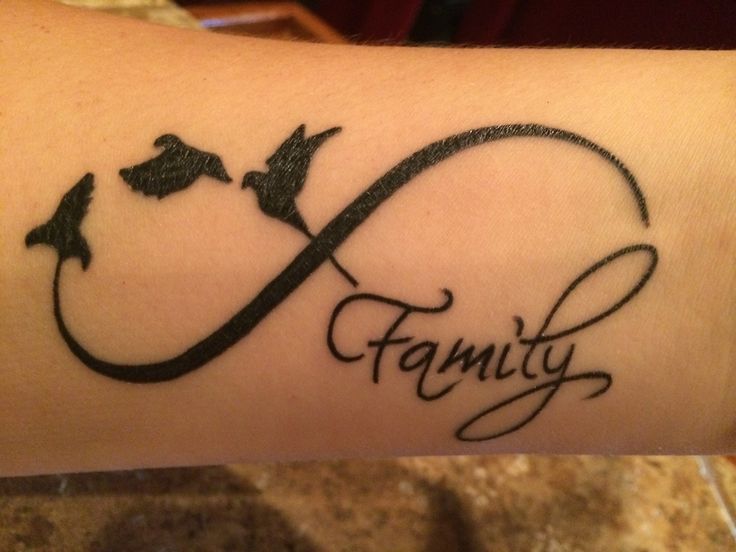 tatouage infinity love family