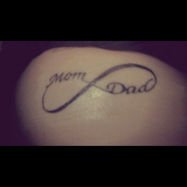 tatouage infinity mom dad