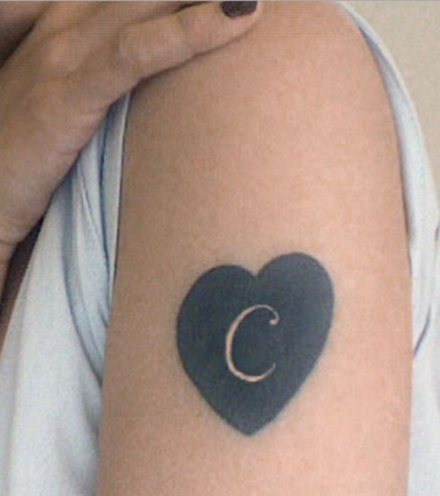tatouage initiale c