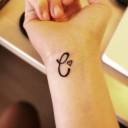 tatouage initiale c
