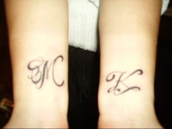 tatouage initiale c f