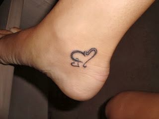 tatouage initiale coeur