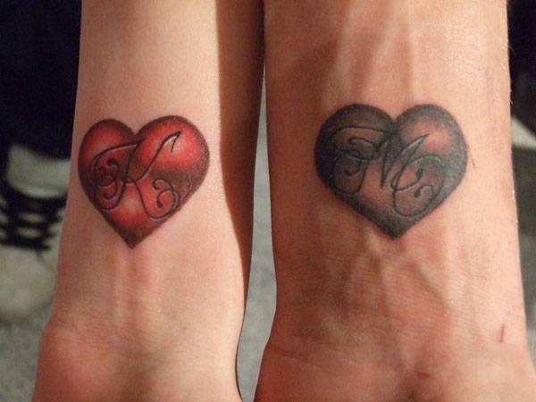 tatouage initiale copain
