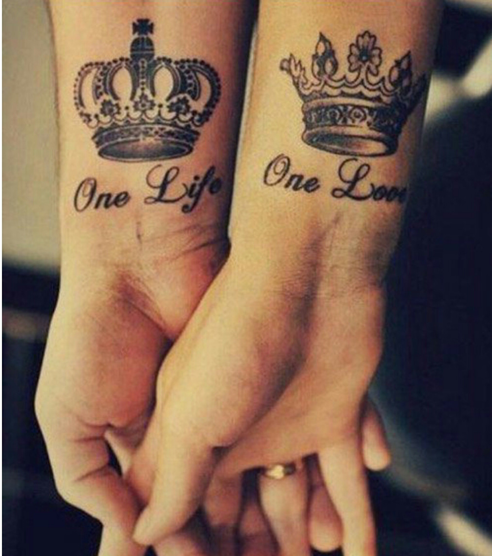 tatouage initiale copain