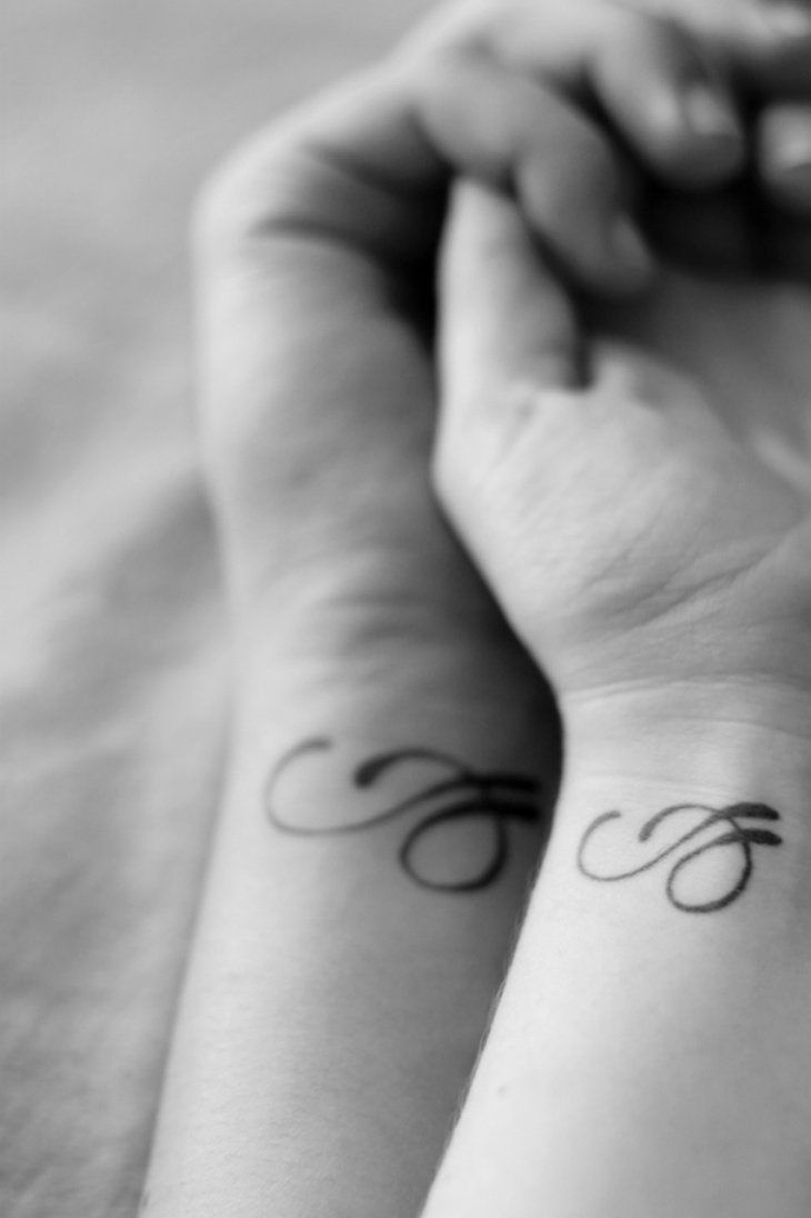 tatouage initiale couple
