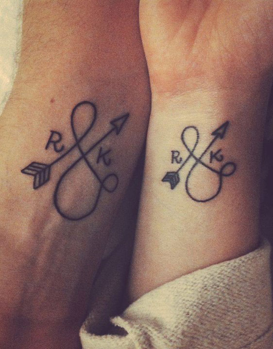 tatouage initiale couple