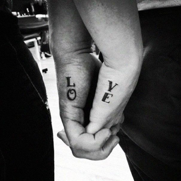 tatouage initiale couple