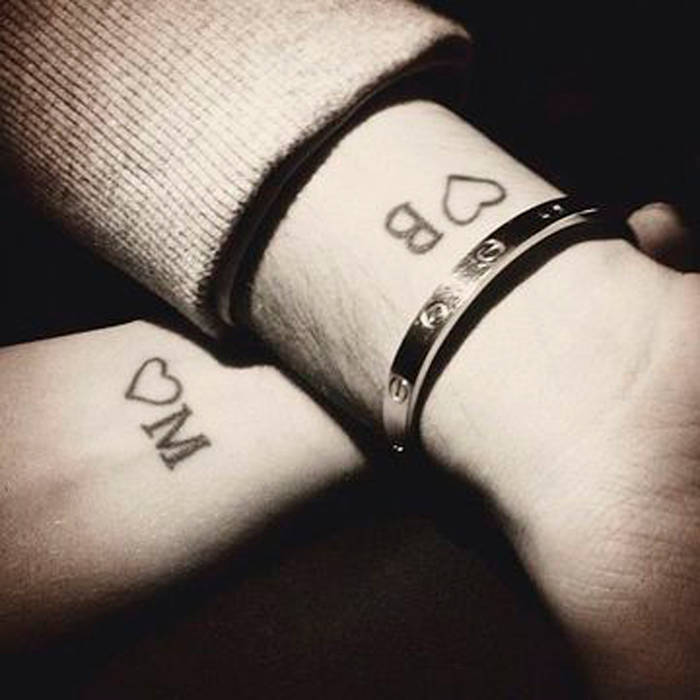tatouage initiale couple