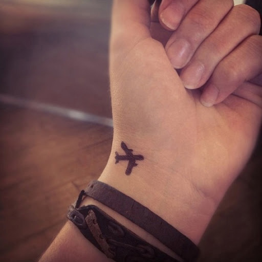 tatouage initiale discret