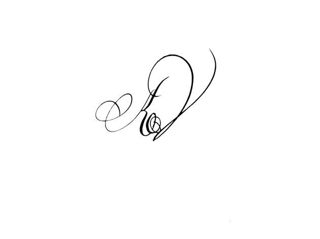 tatouage initiale entrelacé