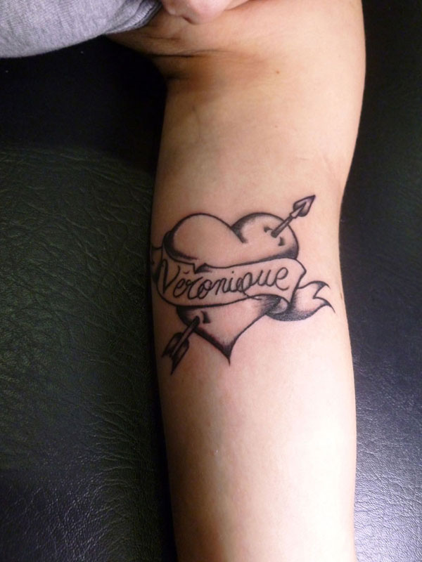 tatouage initiale et coeur