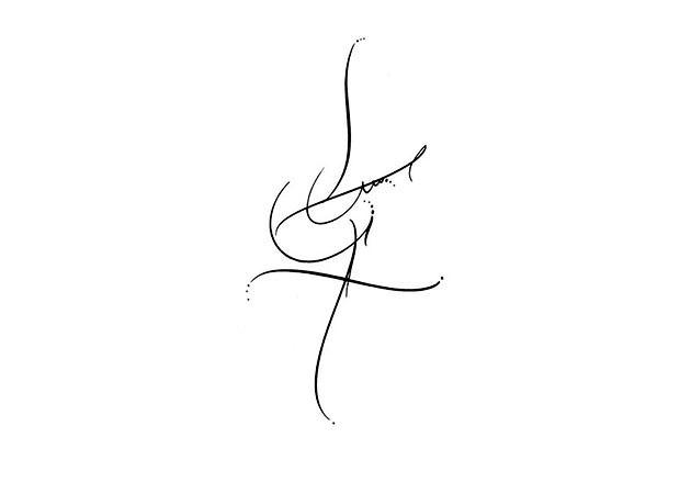 tatouage initiale f