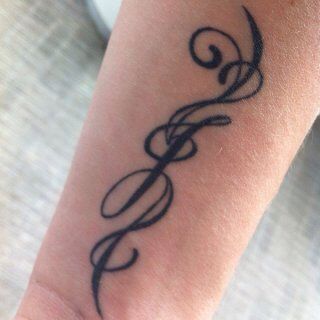 tatouage initiale j