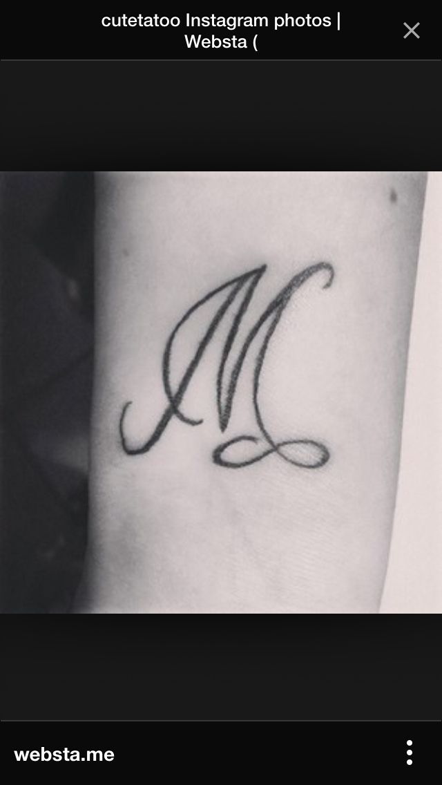tatouage initiale m