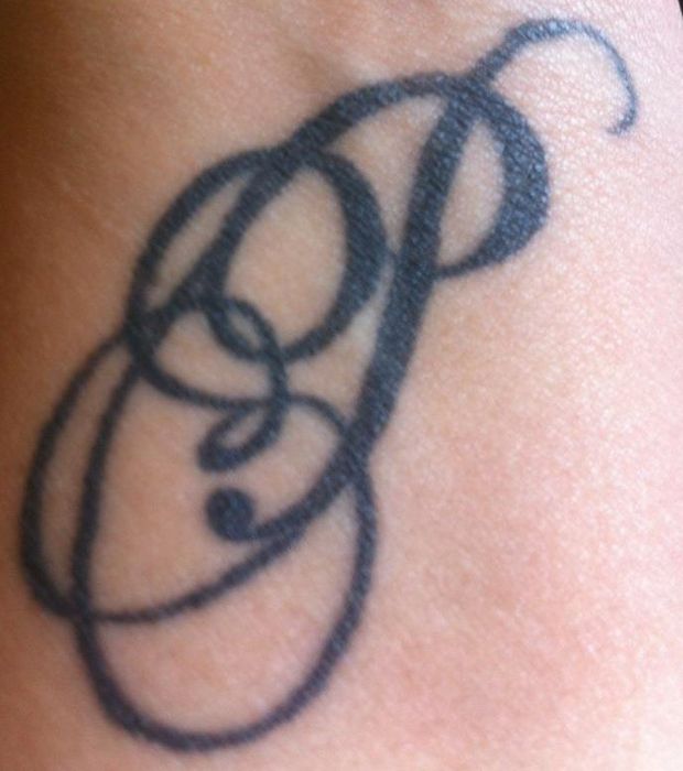 tatouage initiale p
