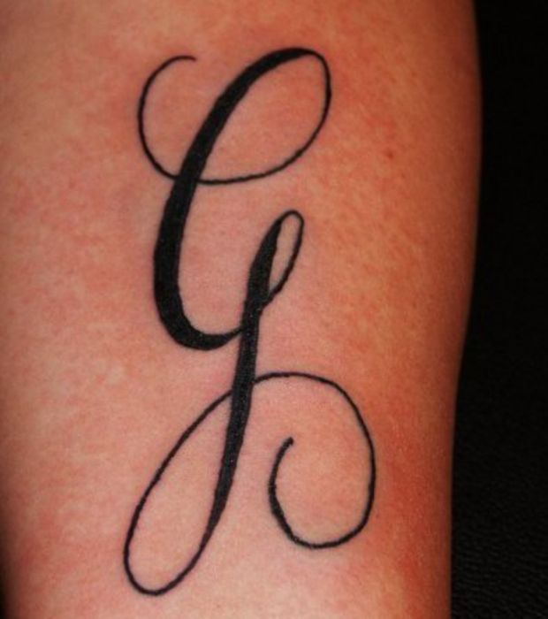 tatouage initiale p