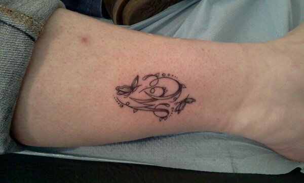Tatouage initiale papillon