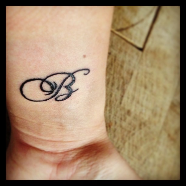 tatouage initiale prénom