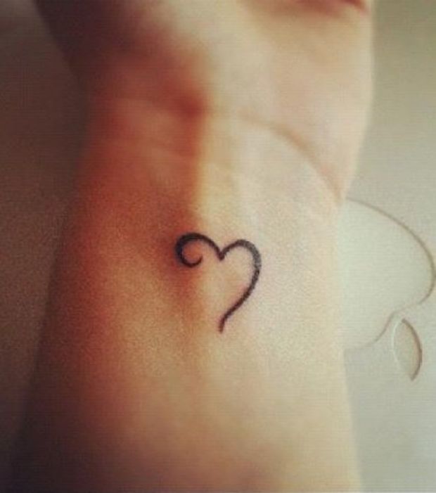 tatouage initiale t