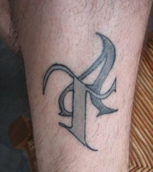 tatouage initiale t et m