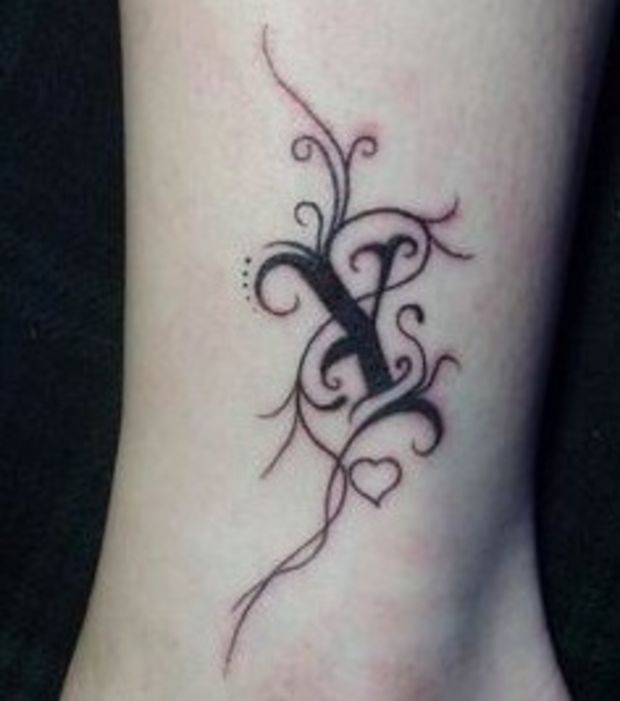 tatouage initiale y