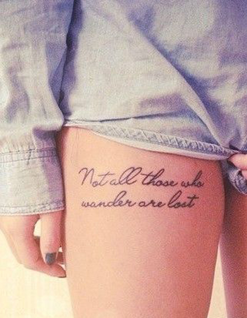 tatouage jambe discret