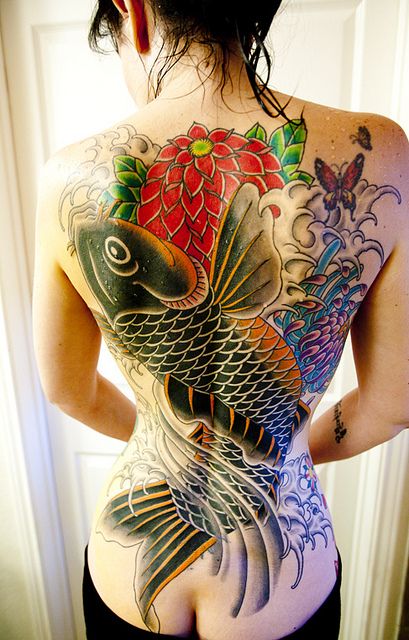 tatouage japonais dos femme