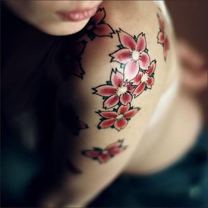 tatouage japonais fleur de cerisier