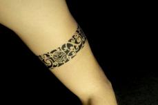 tatouage jarretière tribal