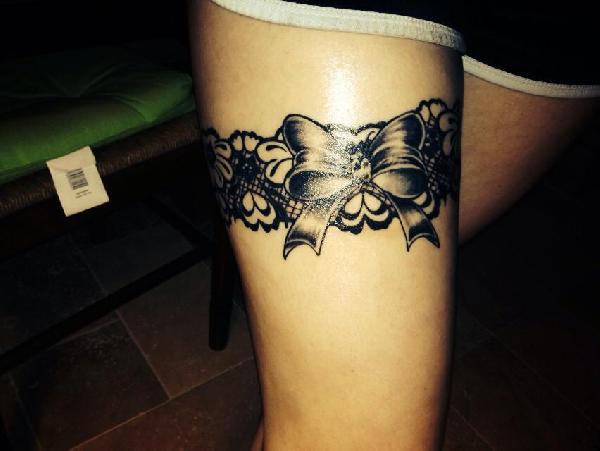 tatouage jarretière tribal