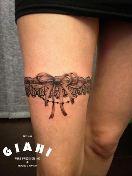 tatouage jarretière tribal