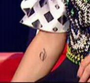 tatouage jenifer bras gauche