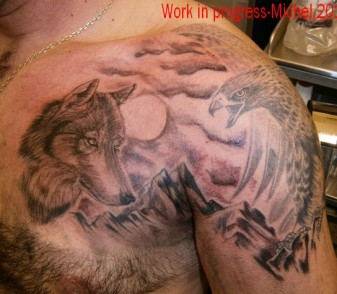 tatouage loup pectoraux