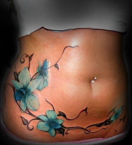 tatouage lys ventre