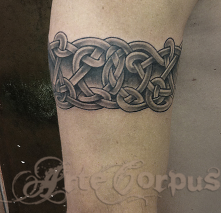 tatouage manchette celtique