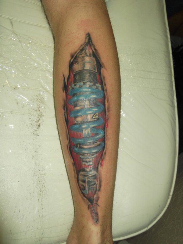 tatouage mollet biomecanique
