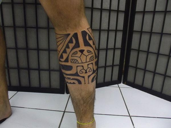 tatouage mollet bracelet tribal
