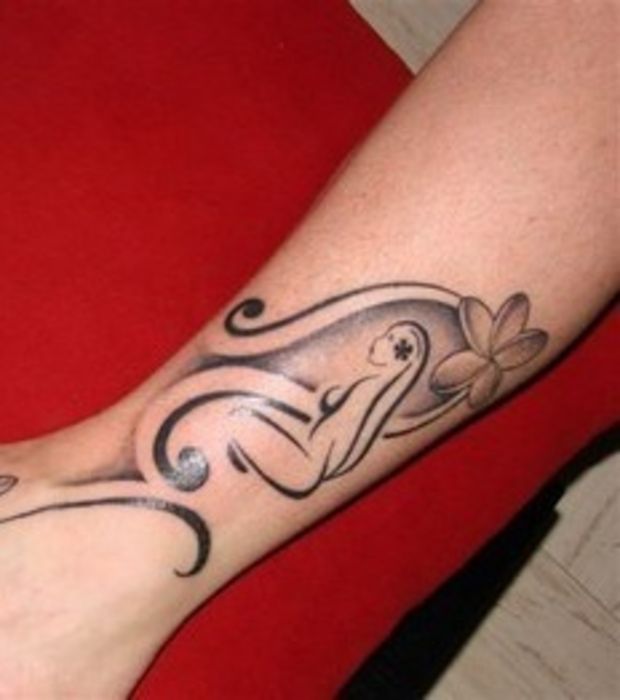 tatouage mollet femme