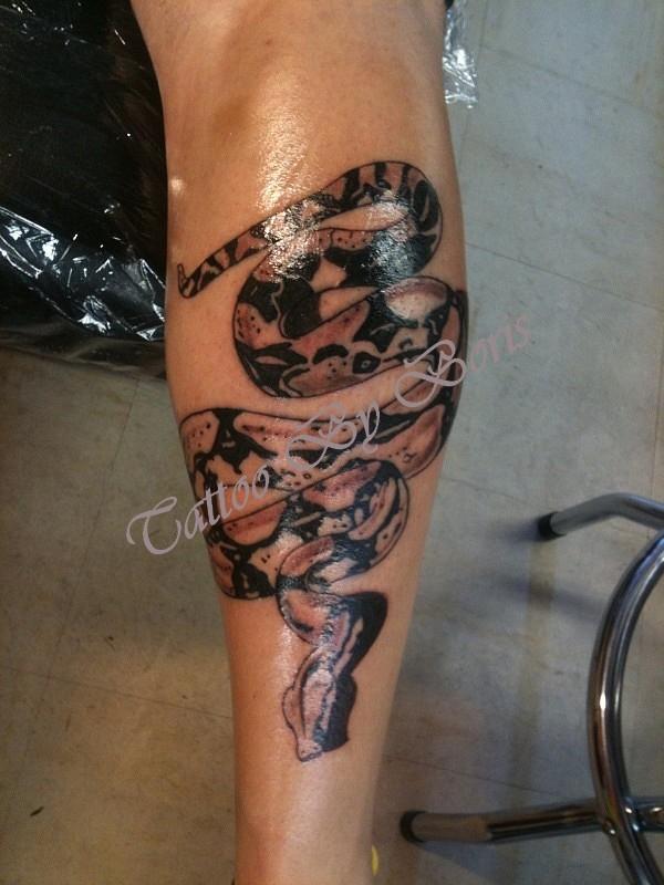 tatouage mollet homme serpent