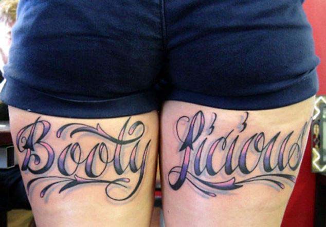 tatouage nabila cuisse ecriture