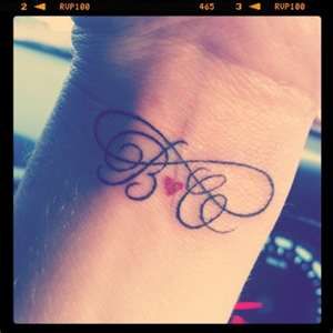 tatouage noeud avec initiale