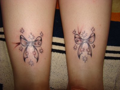 tatouage noeud avec lettre