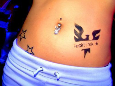 tatouage noeud bas du ventre