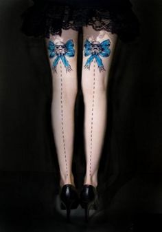 Tatouage noeud bleu