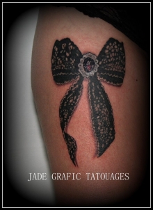 tatouage noeud bleu